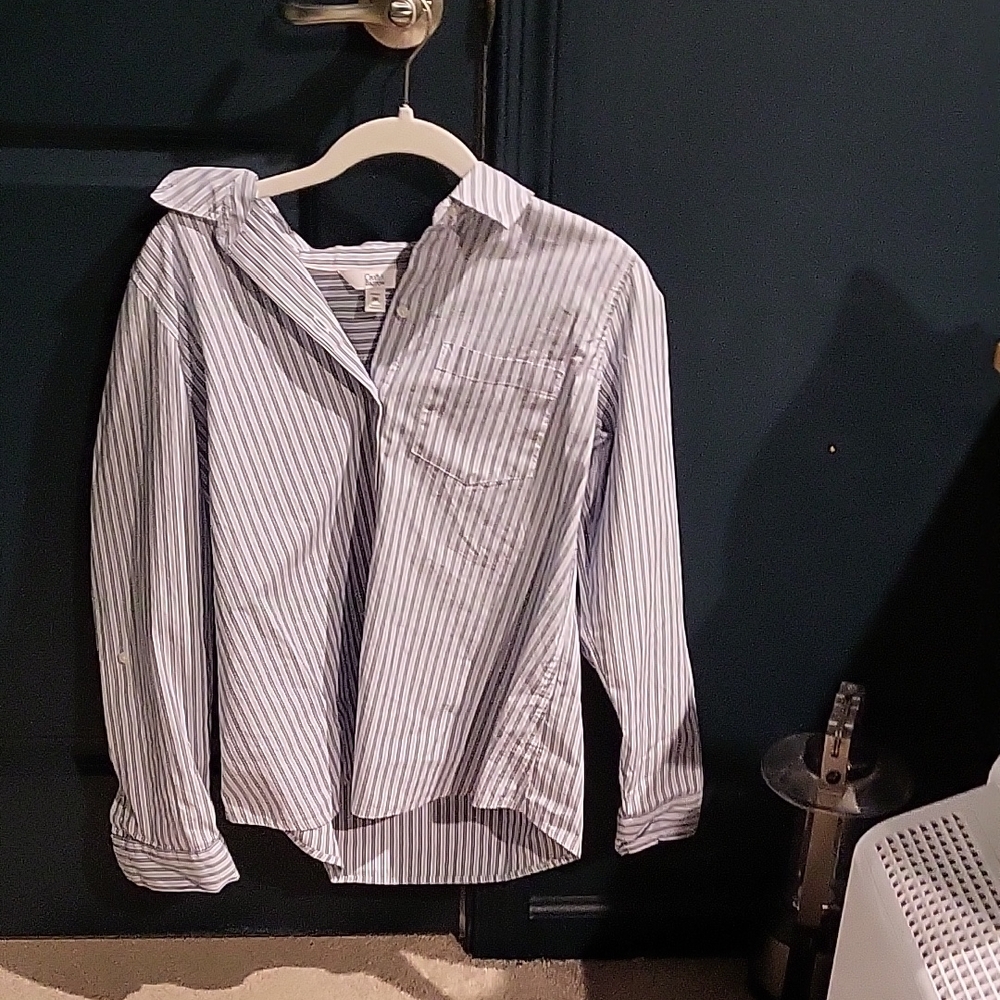 Croft & Barrow Blue and White Casual Button Down Shirt